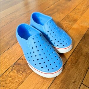 Native shoes blue size C11. Good condition